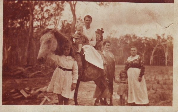Robertson family c 1917
