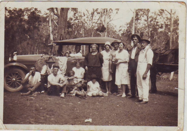 Group of early Beerburrum settlers